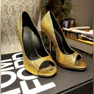 Giuseppe zanotti gold heels